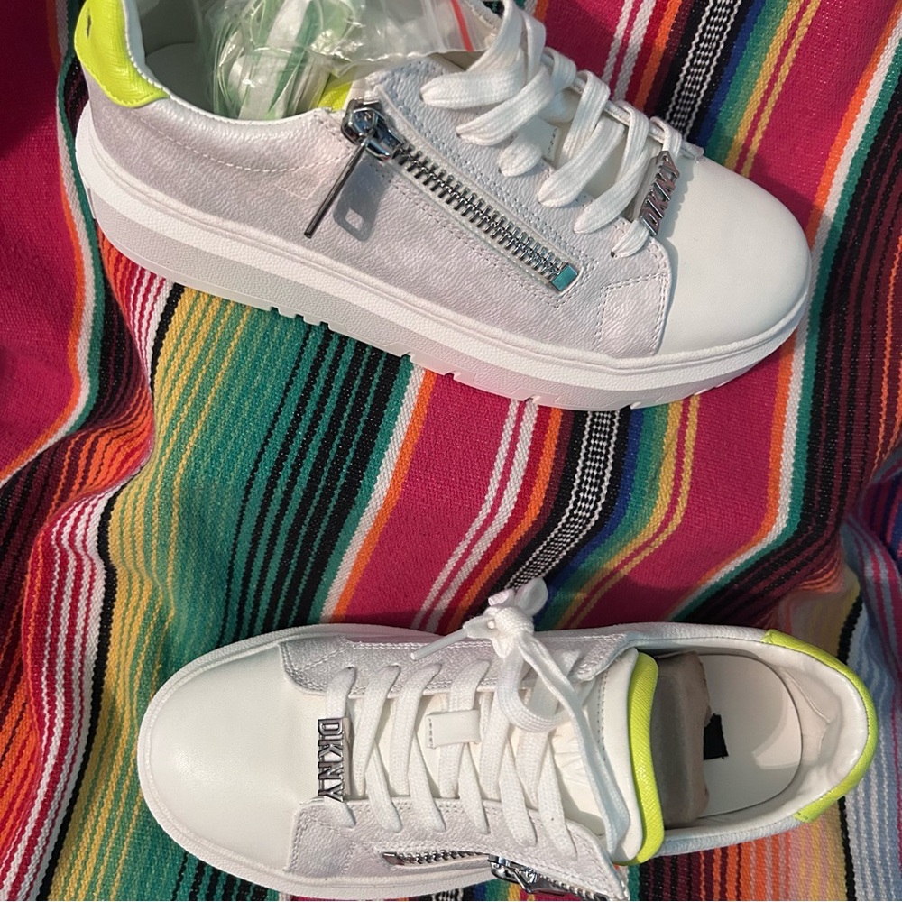 DKNY CHAMBER-LACE UP LEATHER SNEAKERS